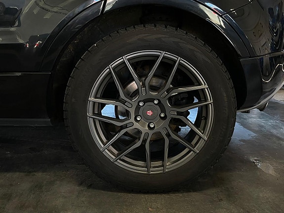 Land Rover Range Rover Evoque 8 of 23