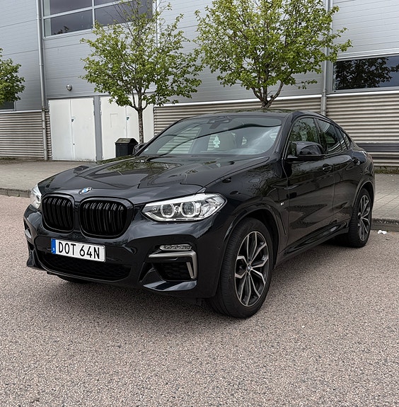 BMW X4 2 of 12