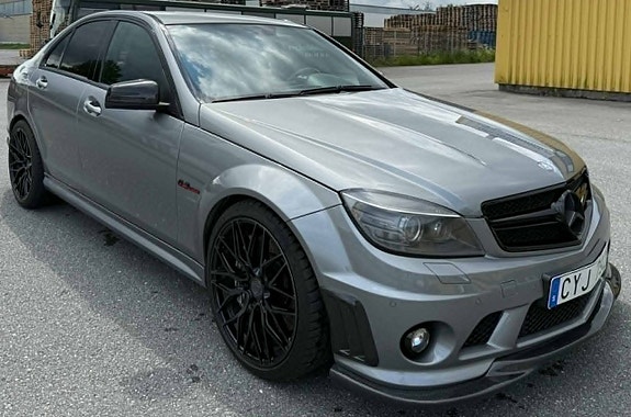 Mercedes-Benz C63 3 of 5