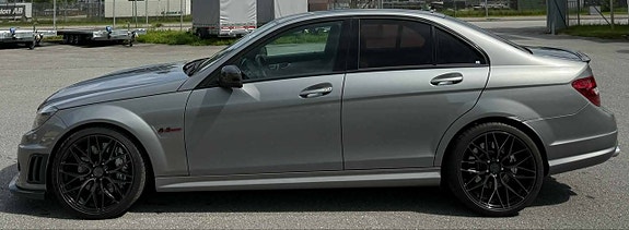 Mercedes-Benz C63 8 of 23