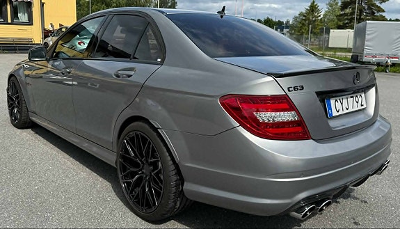 Mercedes-Benz C63 7 of 23