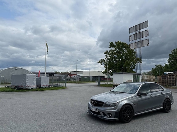 Mercedes-Benz C63 9 of 23