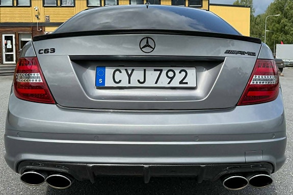 Mercedes-Benz C63 6 of 23