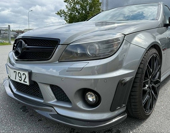 Mercedes-Benz C63 11 of 23