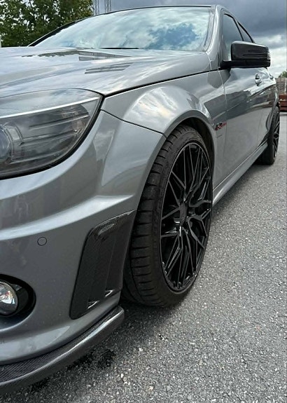 Mercedes-Benz C63 12 of 23