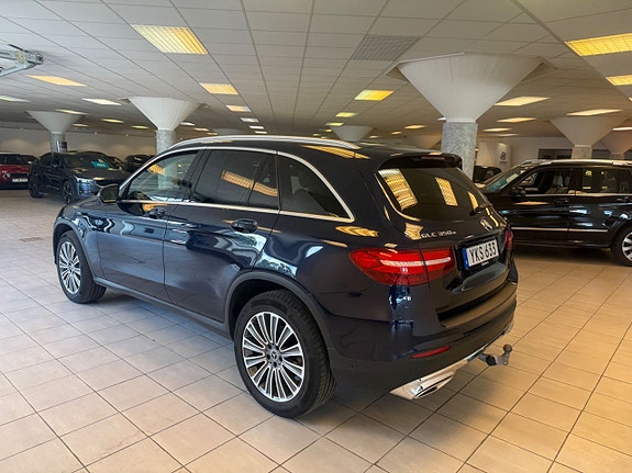 Mercedes-Benz GLC350 e 3 of 5