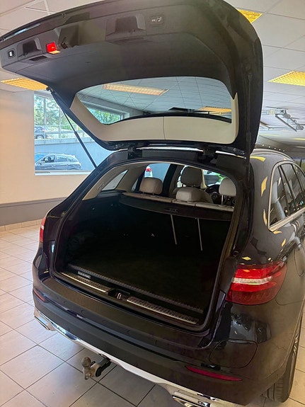 Mercedes-Benz GLC350 e 14 of 17