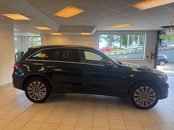 Mercedes-Benz GLC350 e 2 of 5