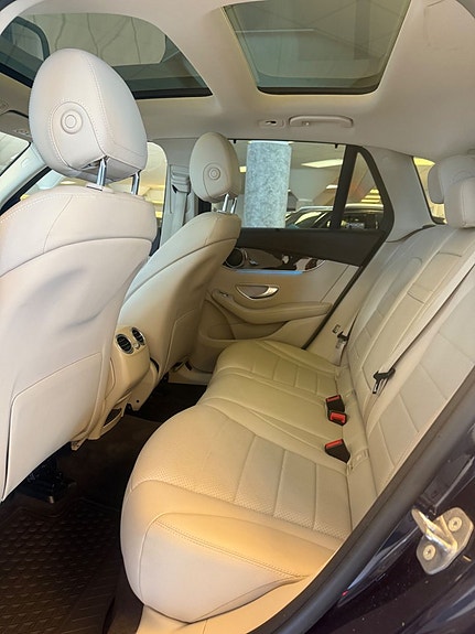 Mercedes-Benz GLC350 e 9 of 17