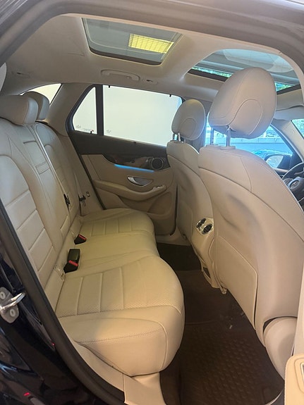 Mercedes-Benz GLC350 e 16 of 17