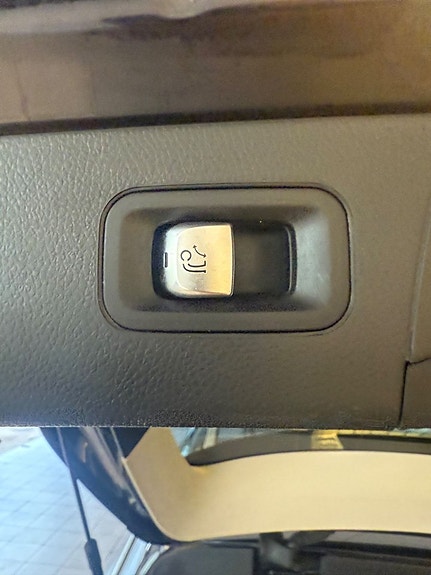 Mercedes-Benz GLC350 e 15 of 17