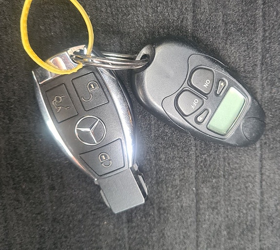 Mercedes-Benz E350 16 of 17