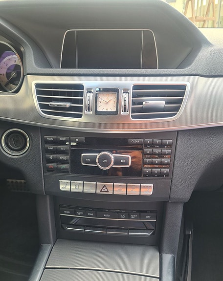Mercedes-Benz E350 11 of 17