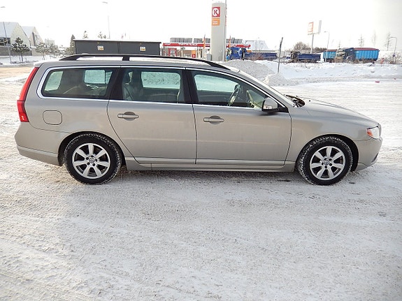 Volvo V70 4 of 11