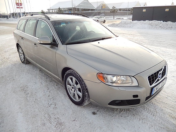 Volvo V70 2 of 11