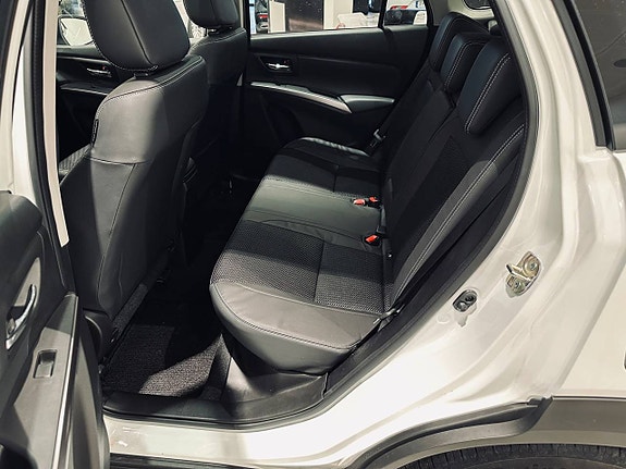 Suzuki S-Cross 4 of 5
