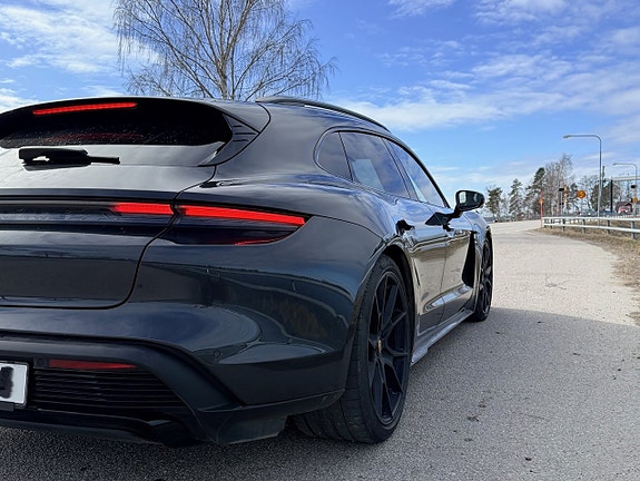 Porsche Taycan GTS 24 of 30