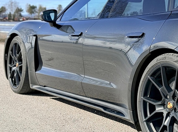 Porsche Taycan GTS 21 of 30