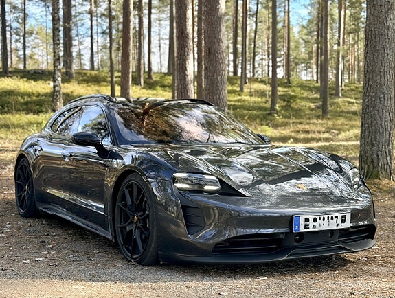 Porsche Taycan GTS 16 of 30