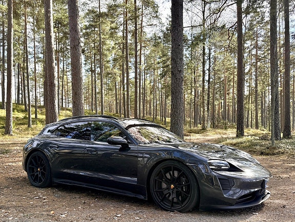 Porsche Taycan GTS 11 of 30