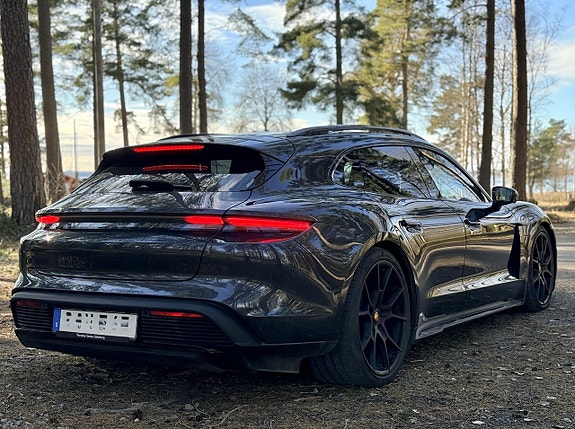 Porsche Taycan GTS 17 of 30