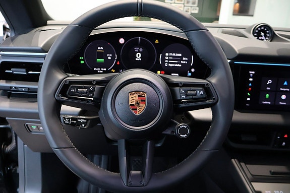 Porsche Macan 4 6 of 10