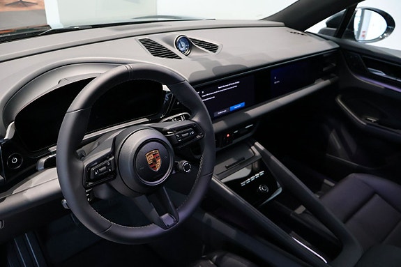 Porsche Macan 4 5 of 5