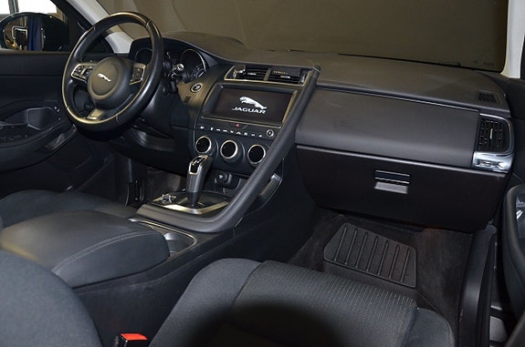 Jaguar E-PACE 11 of 22