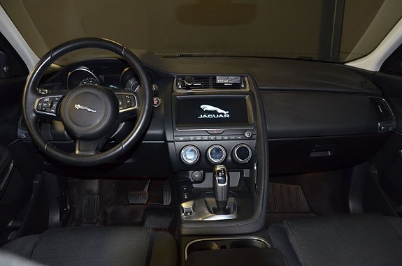 Jaguar E-PACE 13 of 22