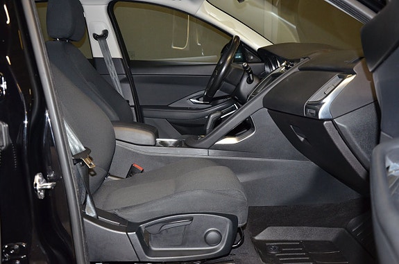 Jaguar E-PACE 14 of 22