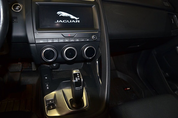 Jaguar E-PACE 19 of 22