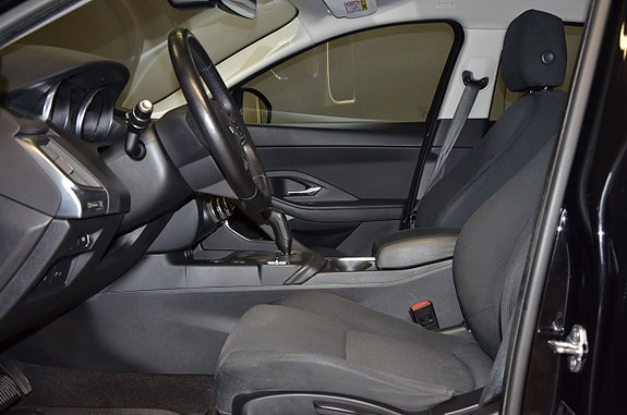 Jaguar E-PACE 12 of 22