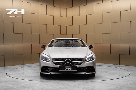 Mercedes-Benz SLC43 8 of 24
