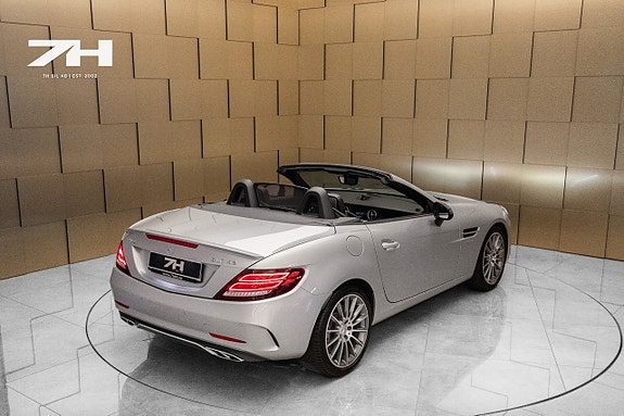 Mercedes-Benz SLC43 22 of 24