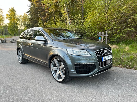 Audi Q7 2 of 5