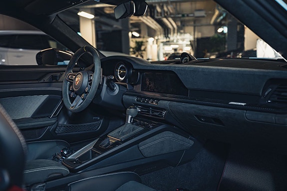 Porsche 911 4 of 5