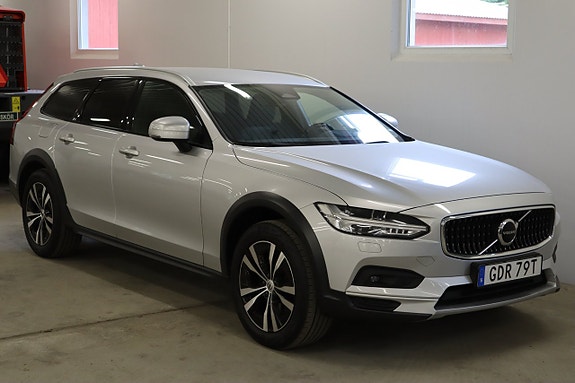 Volvo V90 Cross Country 3 of 5