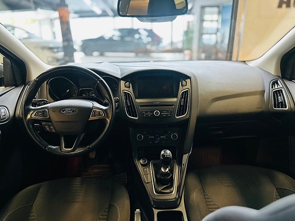Ford Focus 9 of 18