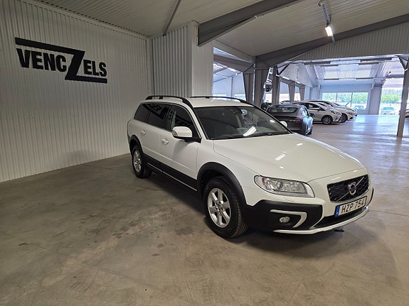 Volvo XC70 2 of 10