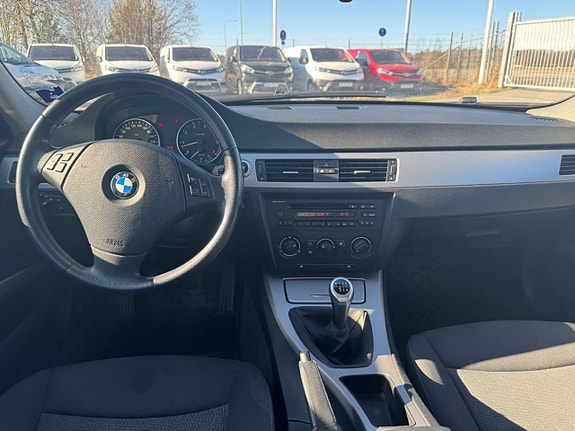 BMW 320 8 of 16
