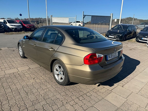 BMW 320 2 of 16