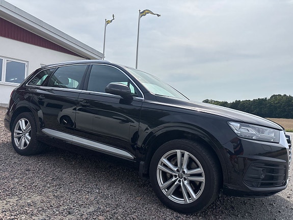 Audi Q7 2 of 5