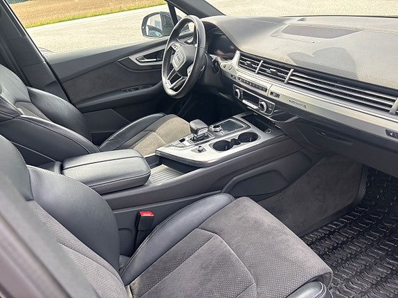 Audi Q7 3 of 5