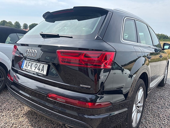 Audi Q7 4 of 5