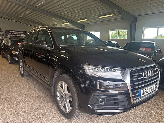 Audi Q7 9 of 12