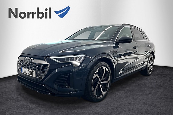 Audi Q8 e-tron 3 of 5