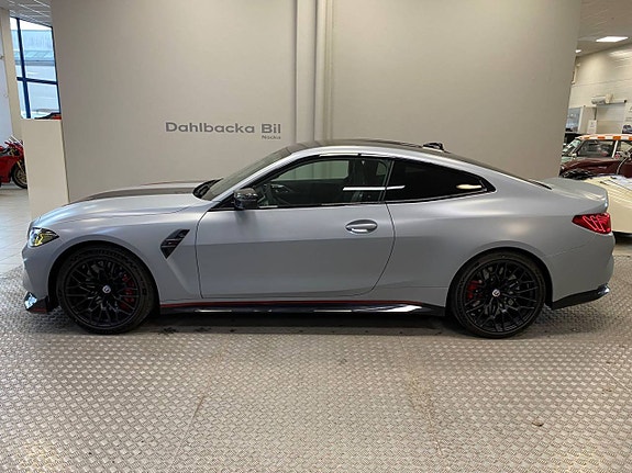BMW M4 4 of 5
