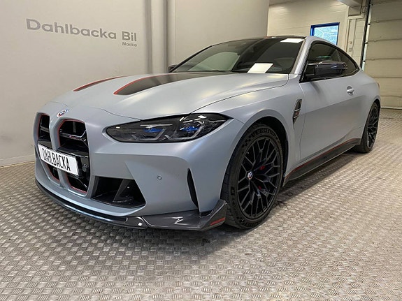 BMW M4 2 of 5