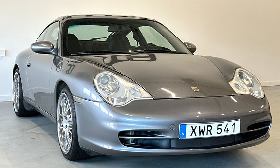 Porsche 911 Carrera 4 of 5