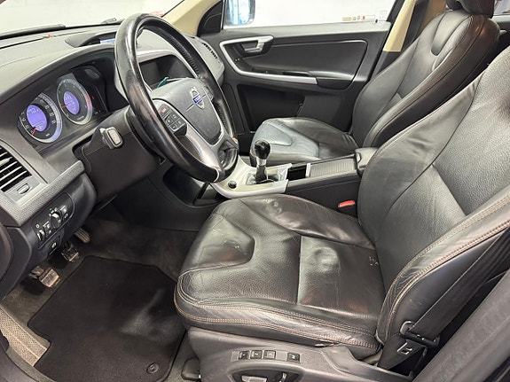 Volvo XC60 14 of 17